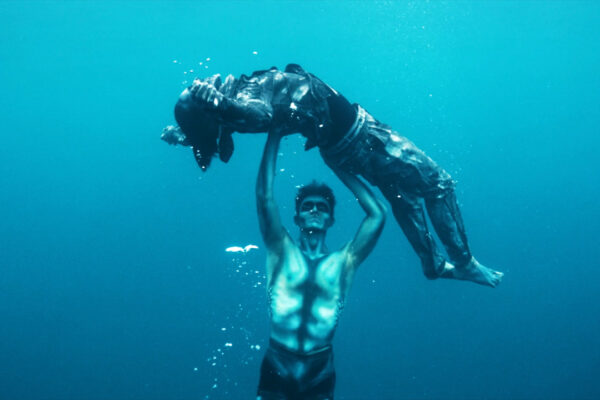 underwater-camera-cinematography-we_are_the_watchers-1